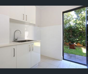 8/1 Mervyn Thomas Drive, Hope Island, Qld 4212 - Photo 1