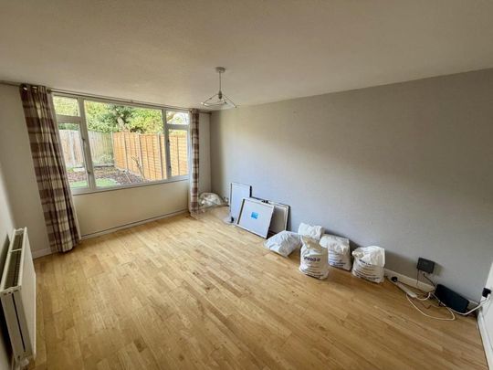 4 bedroom end of terrace house to rent - Photo 1