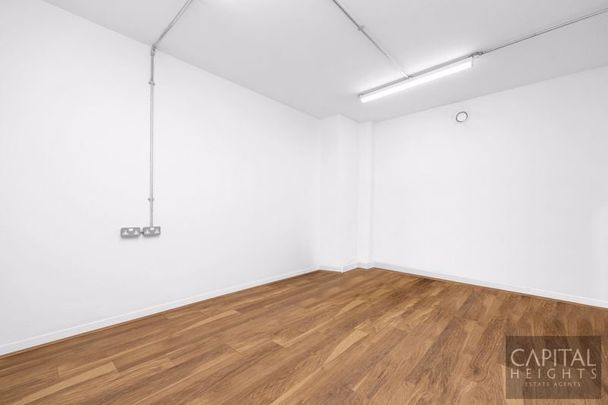 Whitechapel Road, London - Photo 1