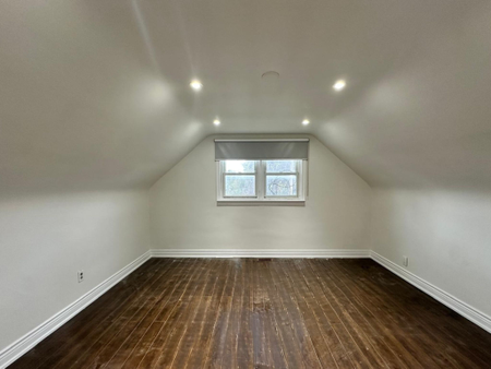 For Lease - 253 Sinclair Avenue, Oshawa, Ontario - Photo 4