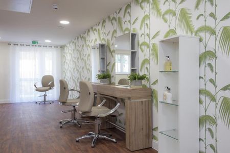 2 bedroom retirement property to rent - Photo 2