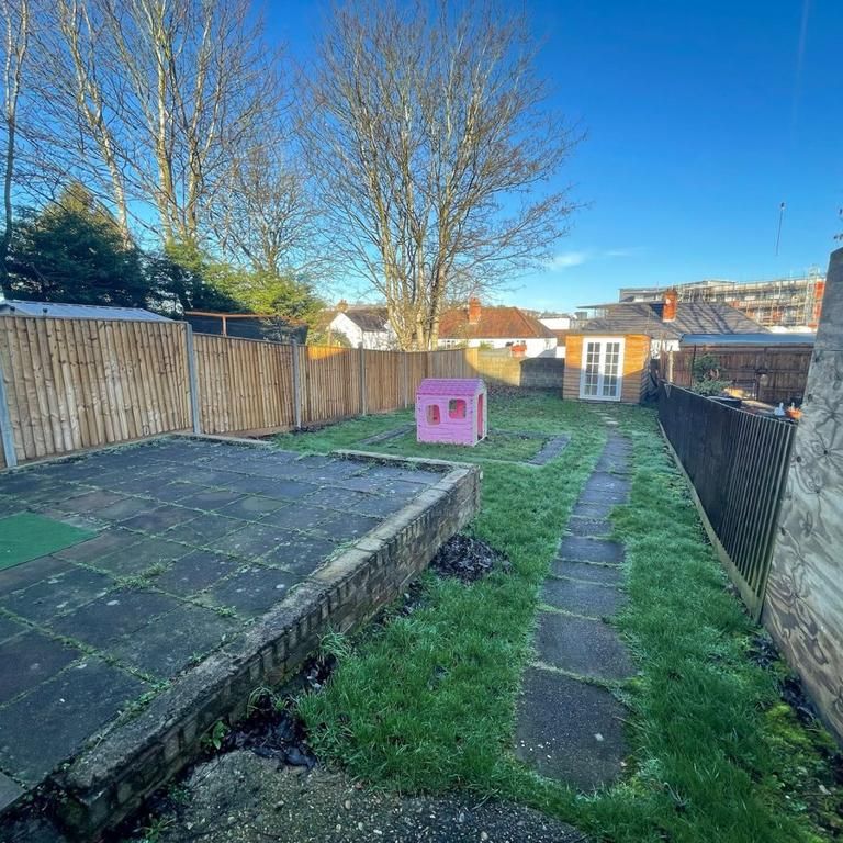 3 bedroom semi-detached house to rent - Photo 1