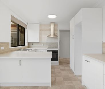 Beautifully Updated 3-Bedroom Home Minutes from Launceston CBD - Photo 3