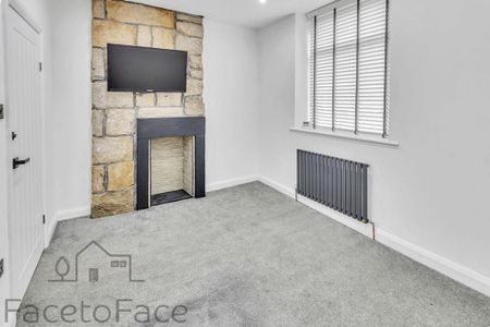 2 bedroom terraced house to rent - Photo 2