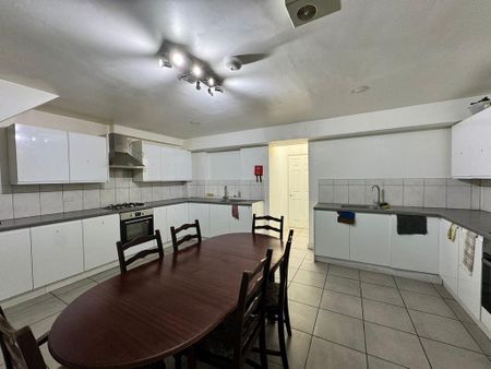 1 bedroom in a house share to rent - Photo 4