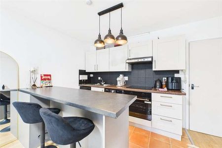 Sussex Place, Slough, Berkshire, SL1 - Photo 2