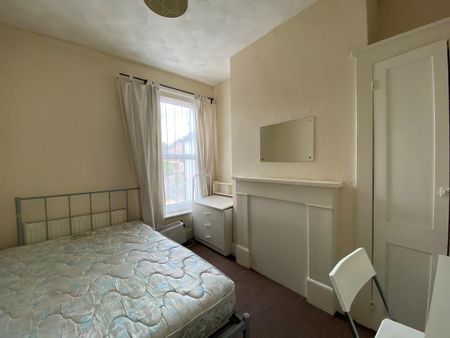 4 bedroom terraced house to rent - Photo 4