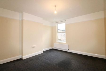 3 bedroom apartment to rent - Photo 4