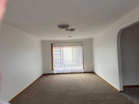 3 BEDROOM HOME + STUDY - Photo 5