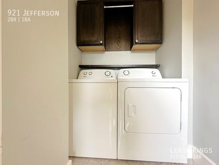 Renovated East End 2 Bed 1 Bath with Backyard Oasis - Photo 2