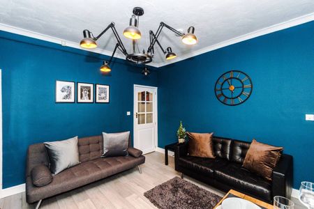 3 Bed Terraced House, Keswick Grove, M6 - Photo 2