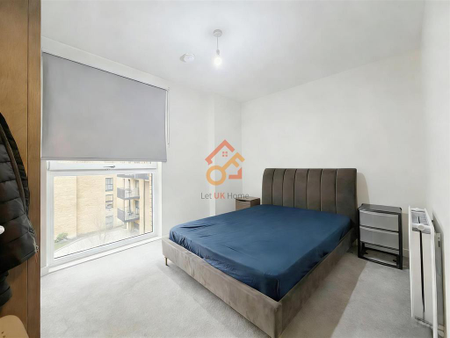 3 bedroom flat to rent - Photo 4