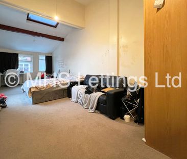 9 Bedroom Mid Terraced House for rent in Hyde Park Road - Photo 2