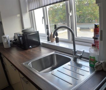 2 Bed Flat, Eton Road, IG1 - Photo 6