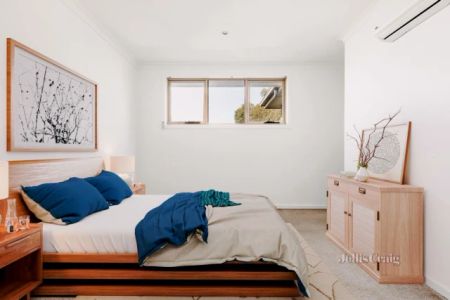 3 Bed, 1 Bath - Photo 4