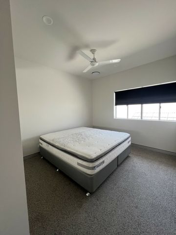 Modern & Furnished Inner City Apartment - Photo 4