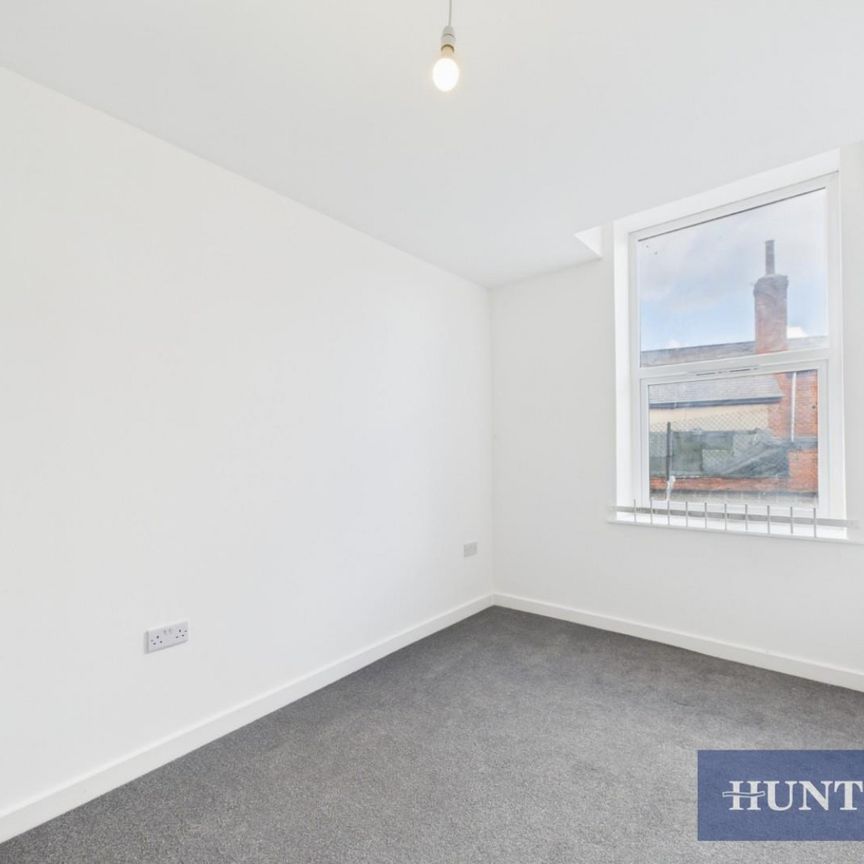 2 bedroom Flat To Let - Photo 1