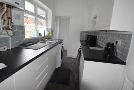 3 bedroom terraced house to rent - Photo 3