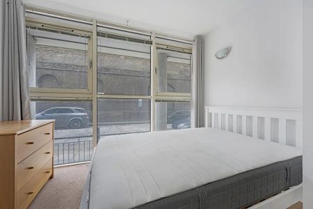 1 bedroom flat in London - Photo 5