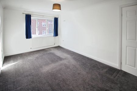 Sherburn in Elmet - Photo 2