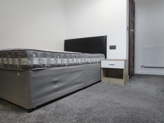 6 bedroom terraced house to rent - Photo 1
