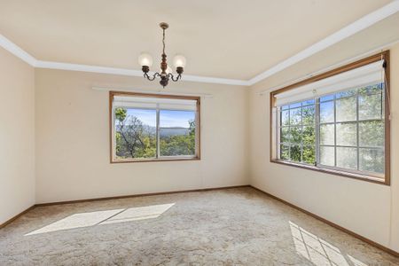 Spacious Family Home with Beautiful Outlook - Photo 3