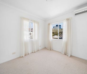 Elegant French Provincial Townhouse in the Heart of Northbridge - Photo 6