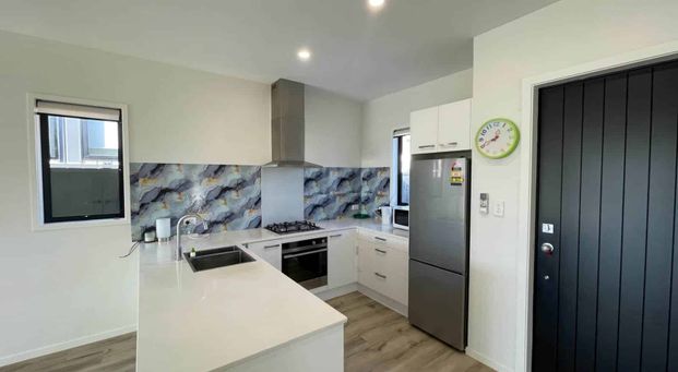 Only 10mins Drive away from Ormiston Town Centre. - Photo 1