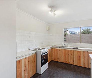 Quiet Complex Location! - Photo 3