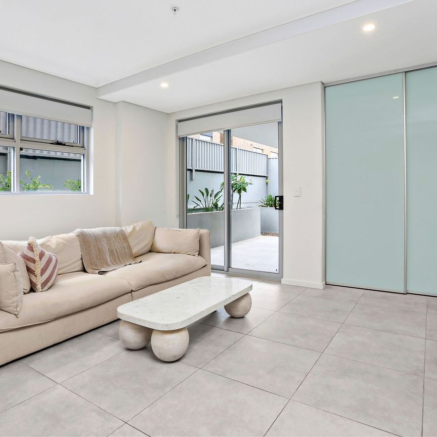 Modern Private Ground Floor Apartment in Prime Location - Photo 1