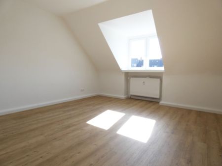 ** Gemütliche Dachgeschosswohnung wird ab März 26 umfangreich modernisiert ** - Photo 5