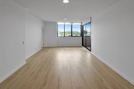Luxurious Near New Three Bedroom Apartment in the Heart of West Ryde - Photo 3