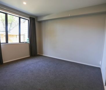 Edgeware/City Centre – Modern 4 Bedroom/4 bathroom townhouse - Photo 2