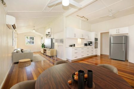 Timeless character, unbeatable location. - Photo 2