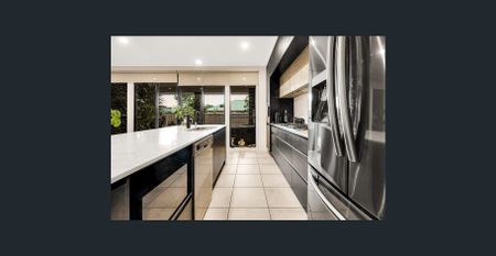 BEAUTIFUL EX-DISPLAY FAMILY HOME FOR RENT - Photo 5