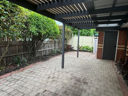 LUXURY CBD TOWNHOUSE THAT MAKES A STATEMENT ON A 412 SQM CORNER BLOCK - Photo 3