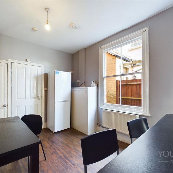 1 bedroom in a house share to rent - Photo 1