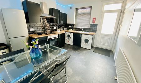 Fantastic 5 double Bedroom student house just off Ecclesall Road - Photo 5