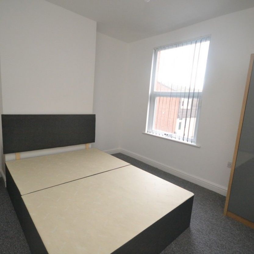 2 bed Mid Terraced House for Rent - Photo 1