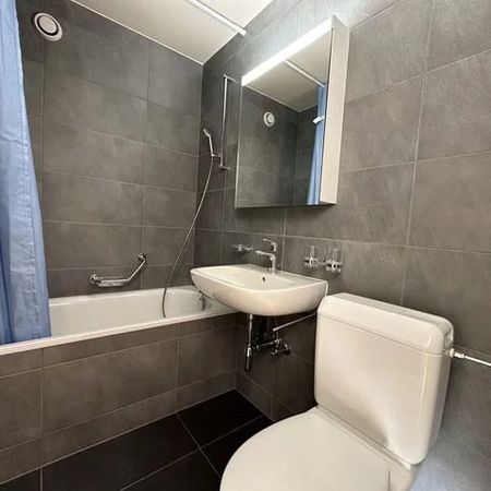 Studio au 5ème étage avec balcon - Photo 4