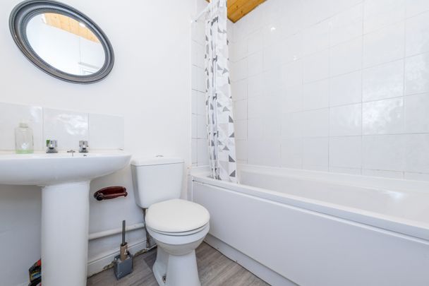 FOUNTAIN STREET MORLEY LEEDS LS27 0AL - Photo 1