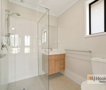 SPACIOUS & MODERN! - Photo 6