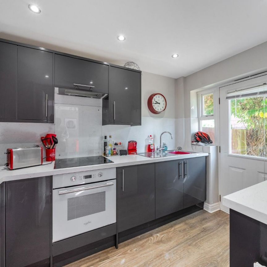 3 bedroom House To Let Total Size: 948 SQ FT - Photo 1