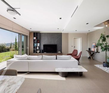 Maison à louer Tourrettes Sur Loup, Cote d'Azur, France8 000 EUR / ... - Photo 4
