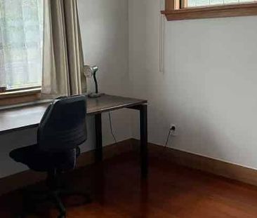 Warm & Sunny 3-Bedroom Home – Waterloo - Photo 1