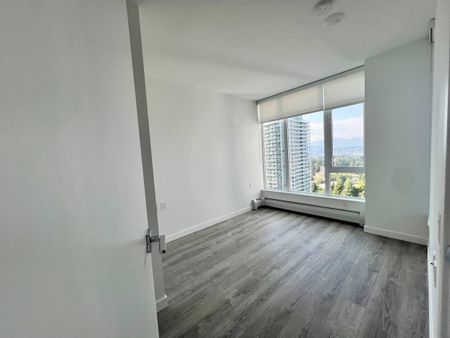 13350 Central Ave Avenue #1703, Surrey, BC V3T0S1 - Photo 4