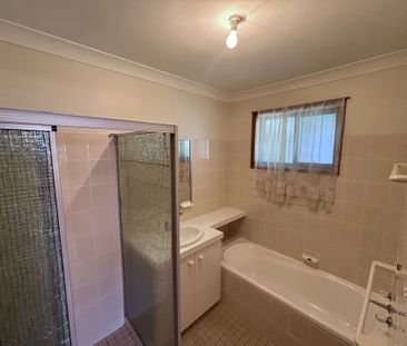 4 Bedroom - 2 Bathroom - Minutes Walk to Beach - Photo 6