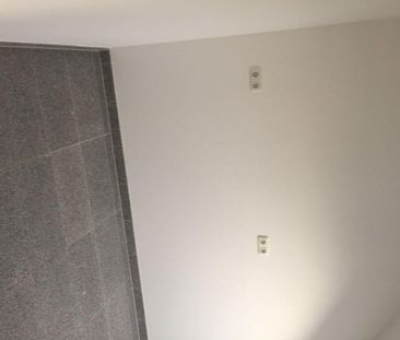 N-Katzwang: Gehobene 2-Zimmer-DG-Wohnung (u.a. mit Parkett, Granit,... - Photo 1