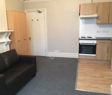 Studio Flat, Redland Road, BS6 - Photo 2