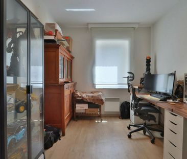Ruim en licht appartement met garagebox in centrum Beveren! - Foto 3